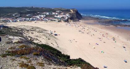 Sun & Surf Flat Arrifana Beach