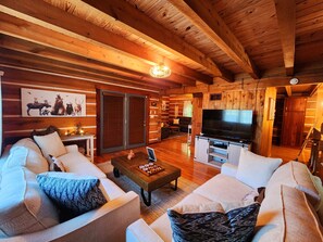 Smart-TV, Kamin, Stereoanlage