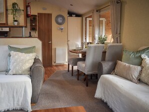 Interior - A charming lodge on the award-winning Kelling Heath site. (Kelling Heath)