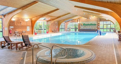 A charming lodge on the award-winning Kelling Heath site.