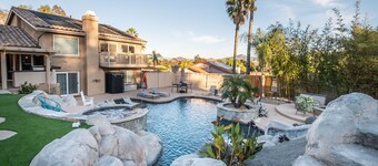 The Hidden Retreat- Pool Slide/Game Room/Mini Golf/ Pool & Hot Tub