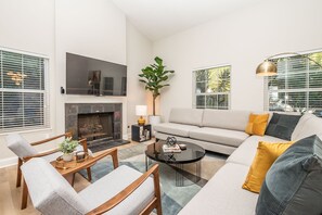 TV connectée, cheminée, baby-foot, services de streaming