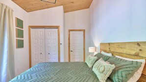 5 habitaciones, tabla de planchar con plancha, wifi y ropa de cama 