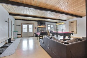 Games room - L’Ascension | 4-Season Spa & Mountain View (Saint-Philémon)