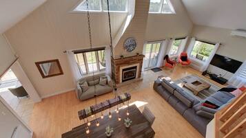 電視、壁爐、電子遊戲