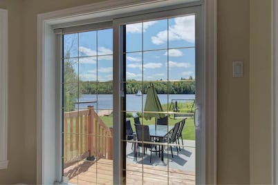 Au Bord du St-Maurice, navigable river, spa, and ski