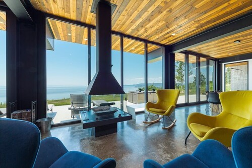L’Eaurizon | Private Spa & St. Lawrence View