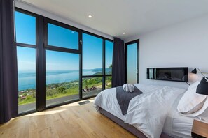 5 habitaciones, tabla de planchar con plancha, wifi y ropa de cama