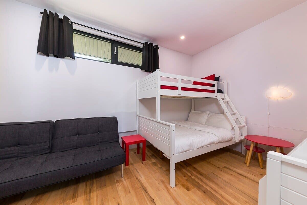 5 chambres, fer et planche à repasser, Wi-Fi, draps fournis