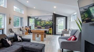 TV, fireplace