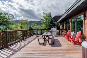 Outdoor dining - Chalet La Porte des Étoiles | Spa, Pet Friendly (Saint-Philémon)