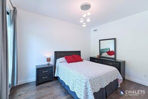 3 chambres, fer et planche à repasser, Wi-Fi, draps fournis