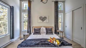 2 slaapkamers, een strijkplank/strijkijzer, reisbedje, wifi