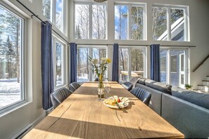 Dining - Azur | Private Spa & EV Charger (Pont-Rouge)