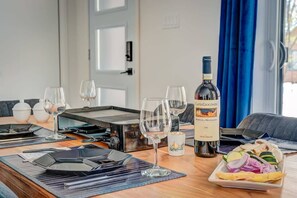 Dining - Le Baikal | Nature, Trails & EV Charger (Pont-Rouge)