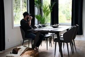 Dining - Bleu Soleil | Nature, Comfort & Pet-Friendly (Pont-Rouge)