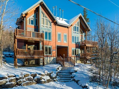Boisé du Midi 66C | Hiking & Ski Escape