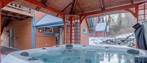 Outdoor spa tub