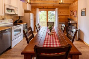 冰箱、微波炉、烤箱、炉灶