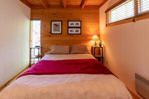 3 bedrooms, iron/ironing board, WiFi, bed sheets - Le Boréal | Private Spa & Lakefront (Pohénégamook)