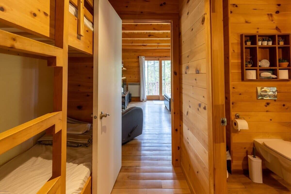 3 chambres, fer et planche à repasser, Wi-Fi, draps fournis