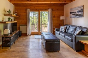 电视、壁炉、桌上足球