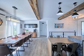 Dining - Chalet du Rivage - Hot tub and Dock, Waterfront (Pohénégamook)