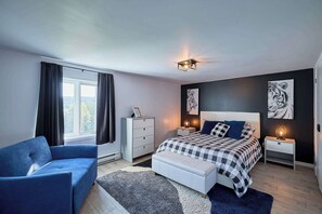 6 bedrooms, iron/ironing board, WiFi, bed sheets