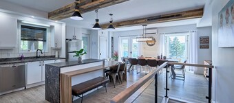 Chalet du Rivage | Lakefront, Spa & Pets