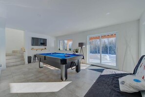 Games room - Le 33 | Private Spa near Le Massif (Petite-Rivière-Saint-François)