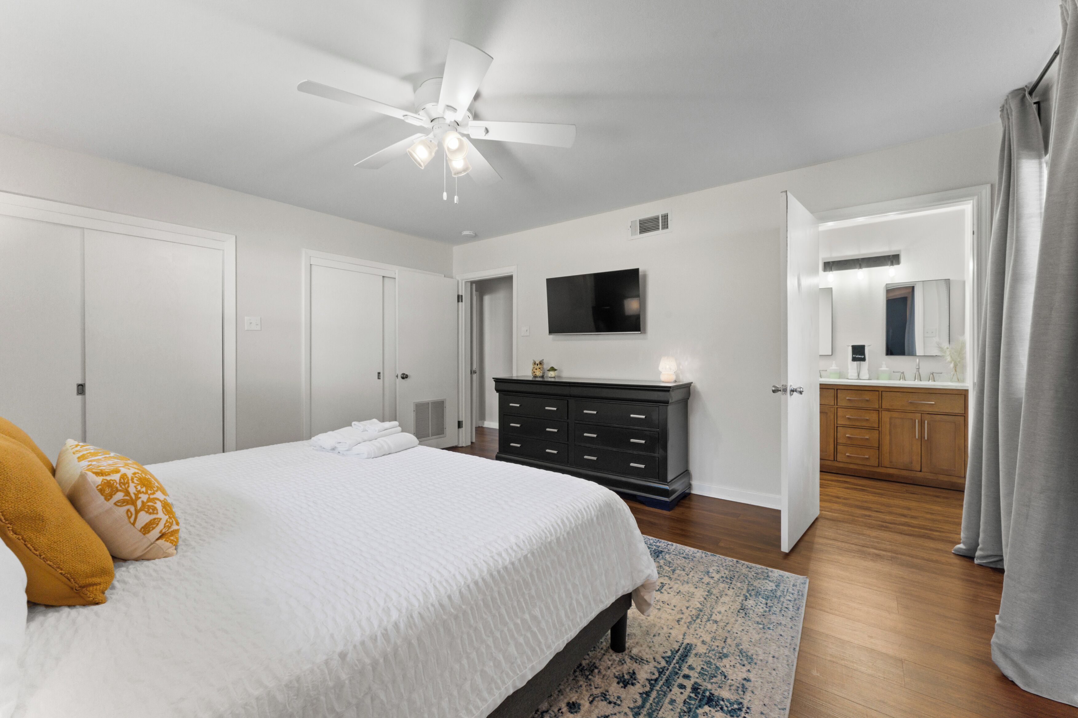 3 bedrooms, travel cot, free WiFi