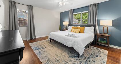 Relax & Refresh–Grill, FirePit, PingPong, Pet-Friendly yard, Walk to LSU Stadium