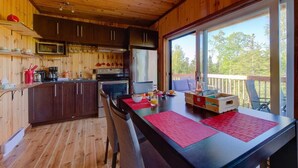Private kitchen - L'Enchanteur - Hot tub and Pet friendly (Pohénégamook)