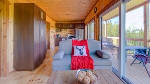 Living area - L'Enchanteur - Hot tub and Pet friendly (Pohénégamook)
