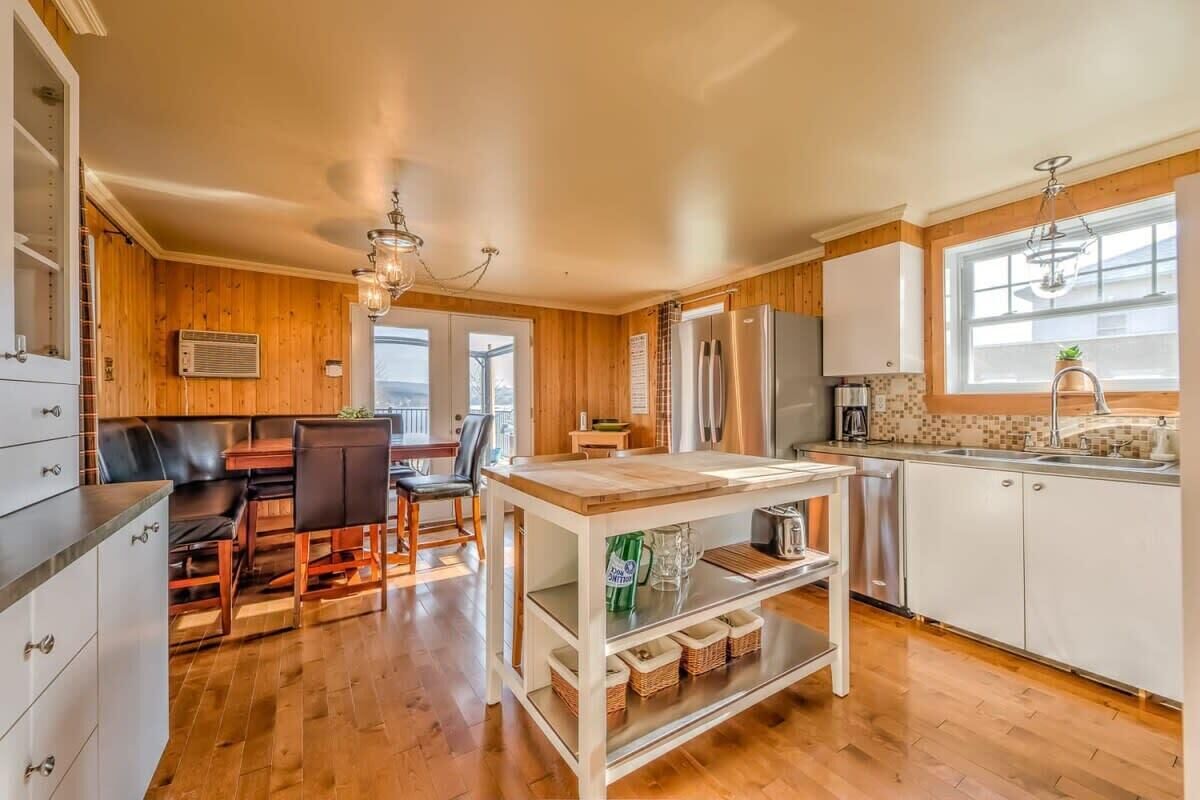 Kylskåp, mikrovågsugn, ugn och spishäll