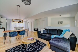 Televisión y chimenea 