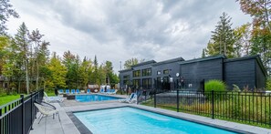 Piscine extérieure (ouverte en saison)