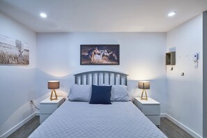 6 slaapkamers, een strijkplank/strijkijzer, wifi, beddengoed