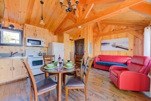 Interior - Le Huard - Lakefront & Private Dock (Sayabec)
