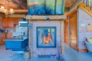 Interior - Chalet Ancestral - Old-World Charm by Lake (Sainte-Marguerite)