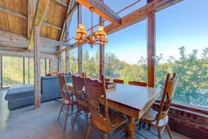 Dining - Chalet Ancestral - Old-World Charm by Lake (Sainte-Marguerite)