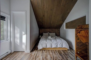 3 slaapkamers, een strijkplank/strijkijzer, wifi, beddengoed