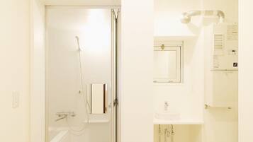 Badekar, hårføner, håndklær og såpe