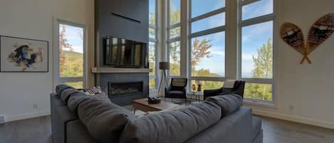 Fernseher, Kamin