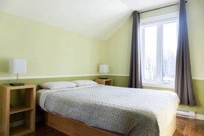 3 chambres, fer et planche à repasser, Wi-Fi, draps fournis