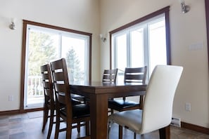 Dining - Les Quatre Vents - Lakefront & Private Beach (Saint-Félicien)