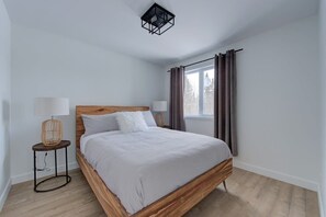 2 bedrooms, iron/ironing board, WiFi, bed sheets - La Randonnée SPA | Nature & Trails in Portneuf (Pont-Rouge)