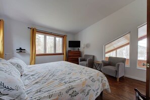 3 quartos, ferros/tábuas de passar roupa, Wi-Fi, roupa de cama