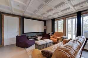 Televisión, chimenea, videojuegos y Netflix 