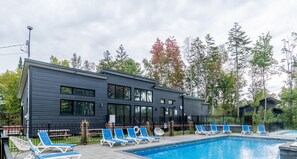 Utendørsbasseng